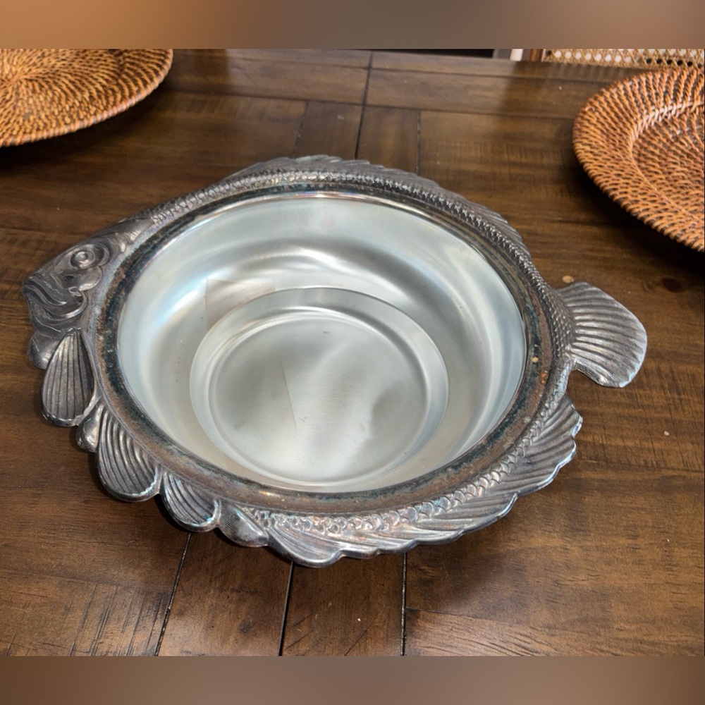 Vintage Sheridan Silverplate fish serving bowl